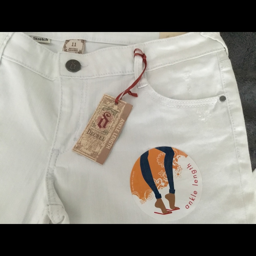 **NWT**Decree white super skinny ankle length distressed jeans - Picture 3 of 6